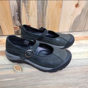 KEEN Size 9 Black